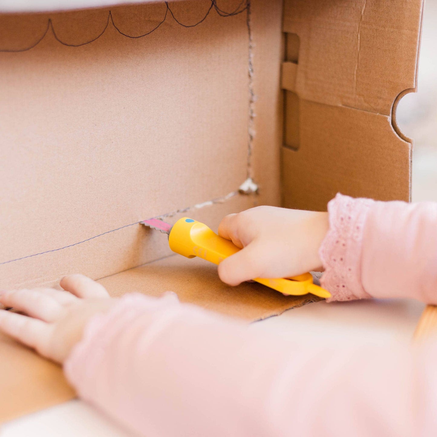 Safe-Saw | Makedo Cardboard Construction Tool