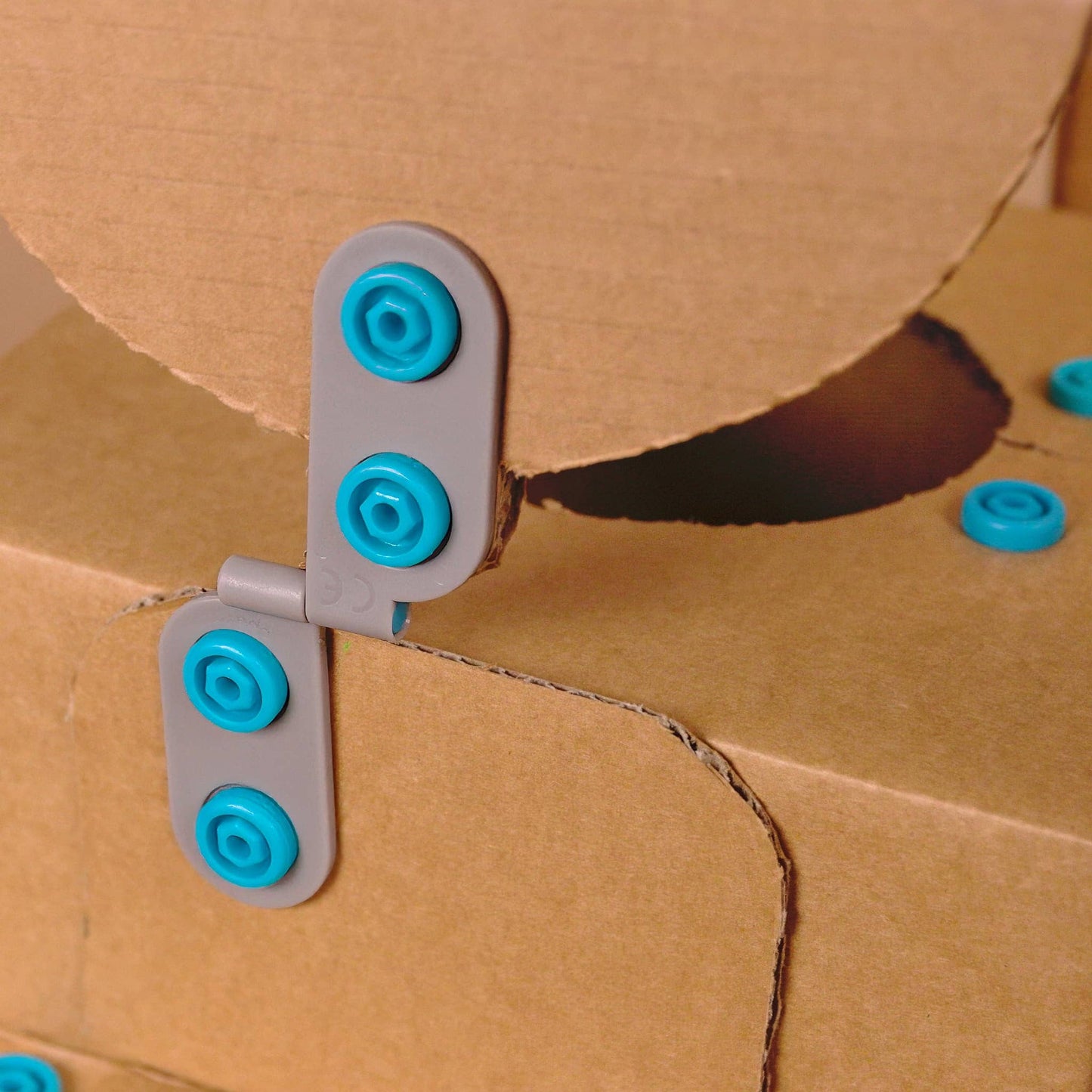 Spin-Hinge | Makedo Cardboard Construction Tool