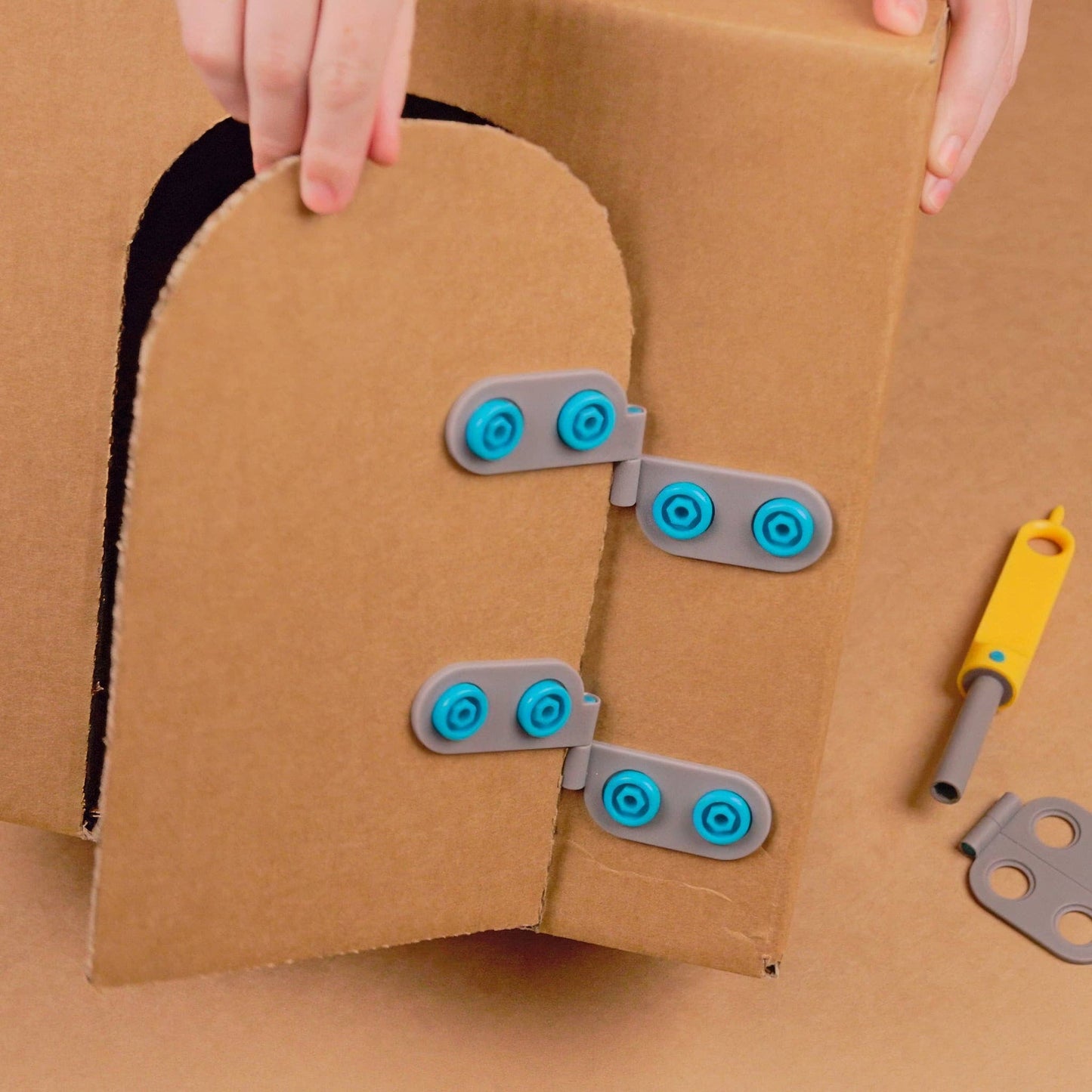 Spin-Hinge | Makedo Cardboard Construction Tool