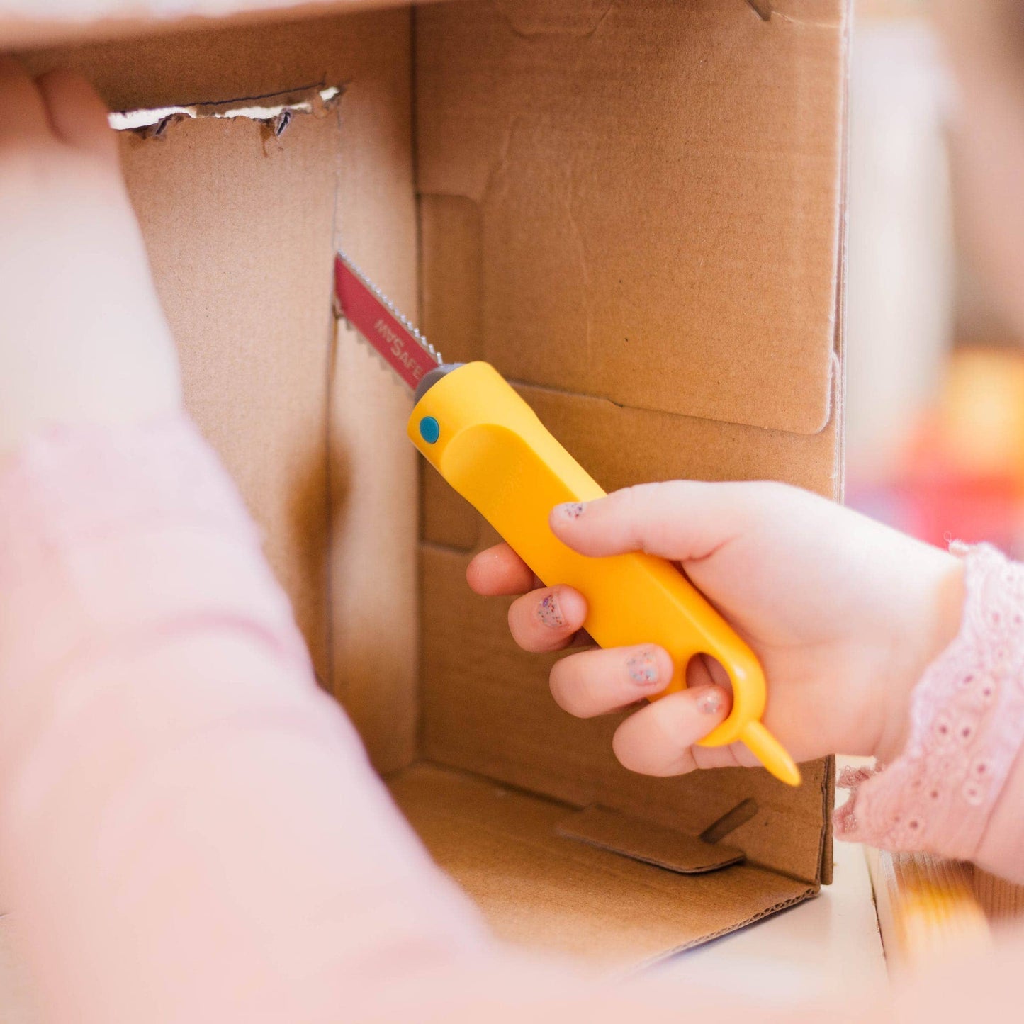 Safe-Saw | Makedo Cardboard Construction Tool